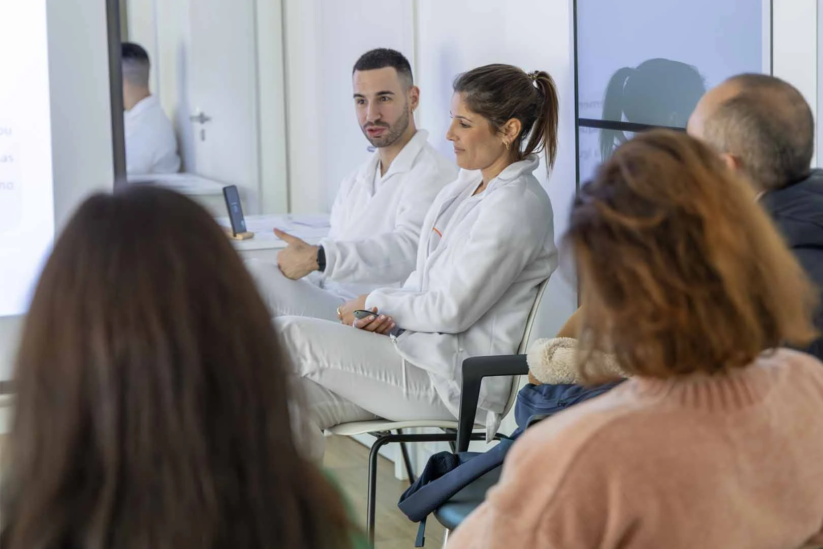 enfermeiros formadores do curso de preparação para o parto da cintramédica a realizar a secção teórica 