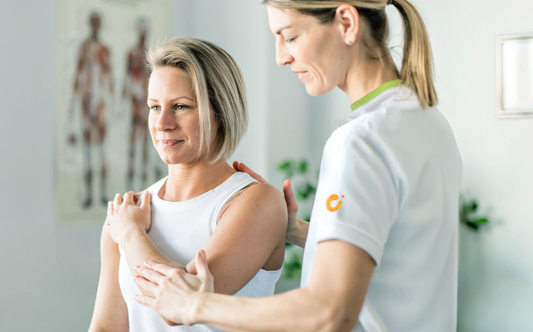 mulher, Fisioterapeuta, reabilitação, cancro da mama